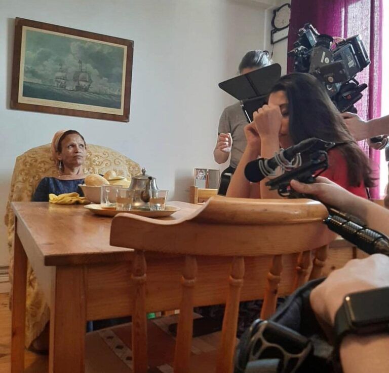 Saïda Manai als moeder van Minah